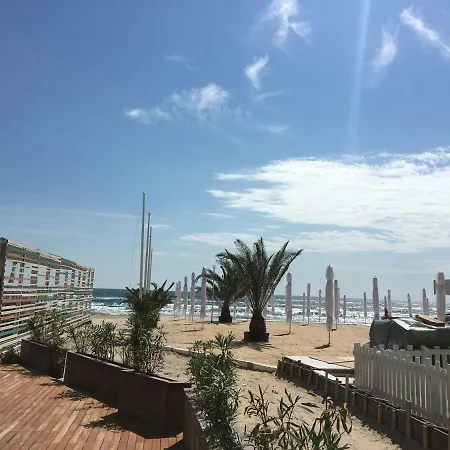Seaside Holiday * מאמאיה